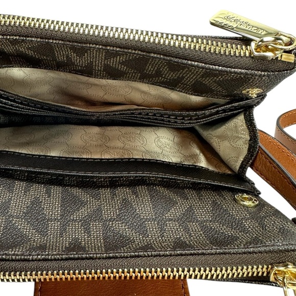 Michael Kors All-In-One Crossbody Bag in Saffiano & Vachetta Leather - Picture 4 of 7